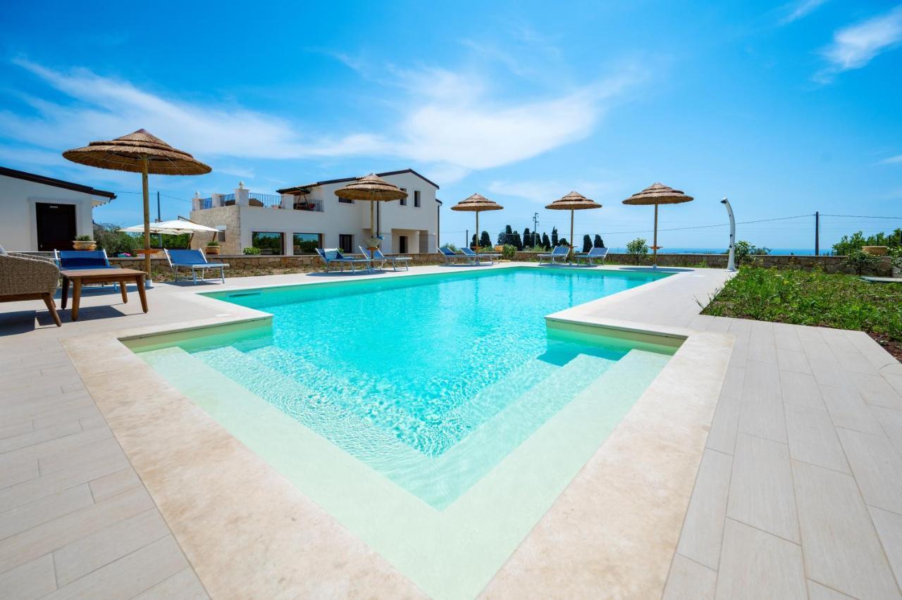 Couette-café Carmiano Luxury Bedrooms In In The Province Of Syracuse With And Swimming Pool And Wonderful Seaview Avola